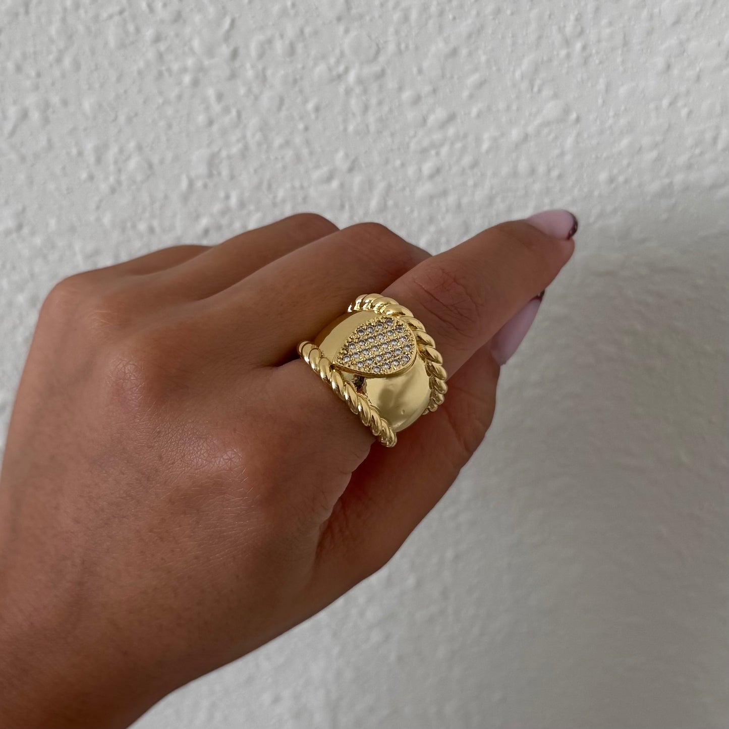 Isola Ring